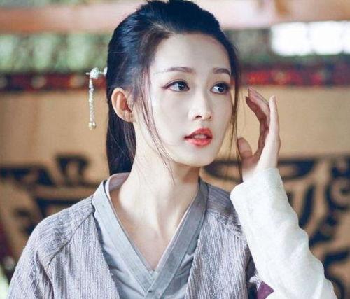 娱乐吃瓜李沁是谁啊,娱乐圈的清新小花,吃瓜群众心中的甜蜜女神