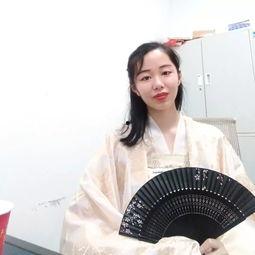 忘了吃瓜她进娱乐圈,意外踏入娱乐圈,开启璀璨星途