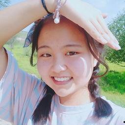 忘了吃瓜她进娱乐圈,意外踏入娱乐圈,开启璀璨星途