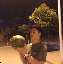 摆烂吃瓜娱乐圈文女主,从边缘小透明到顶级流量